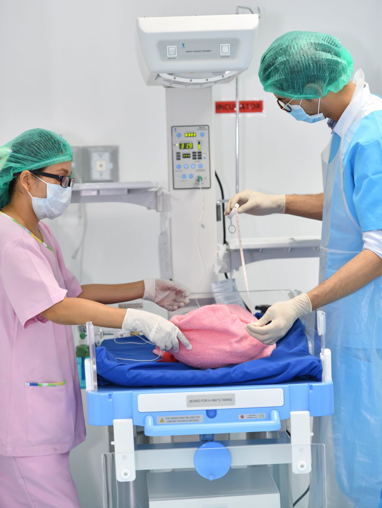 asian-male-obstetrician-and-nurse-2021-08-26-20-10-09-utc-1280x1699.jpg